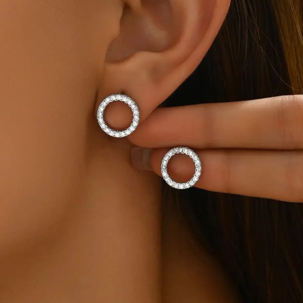 NEW Dainty Medium Circle Rhinestone stud Earrings Silver color - Boutique - Picture 3 of 6